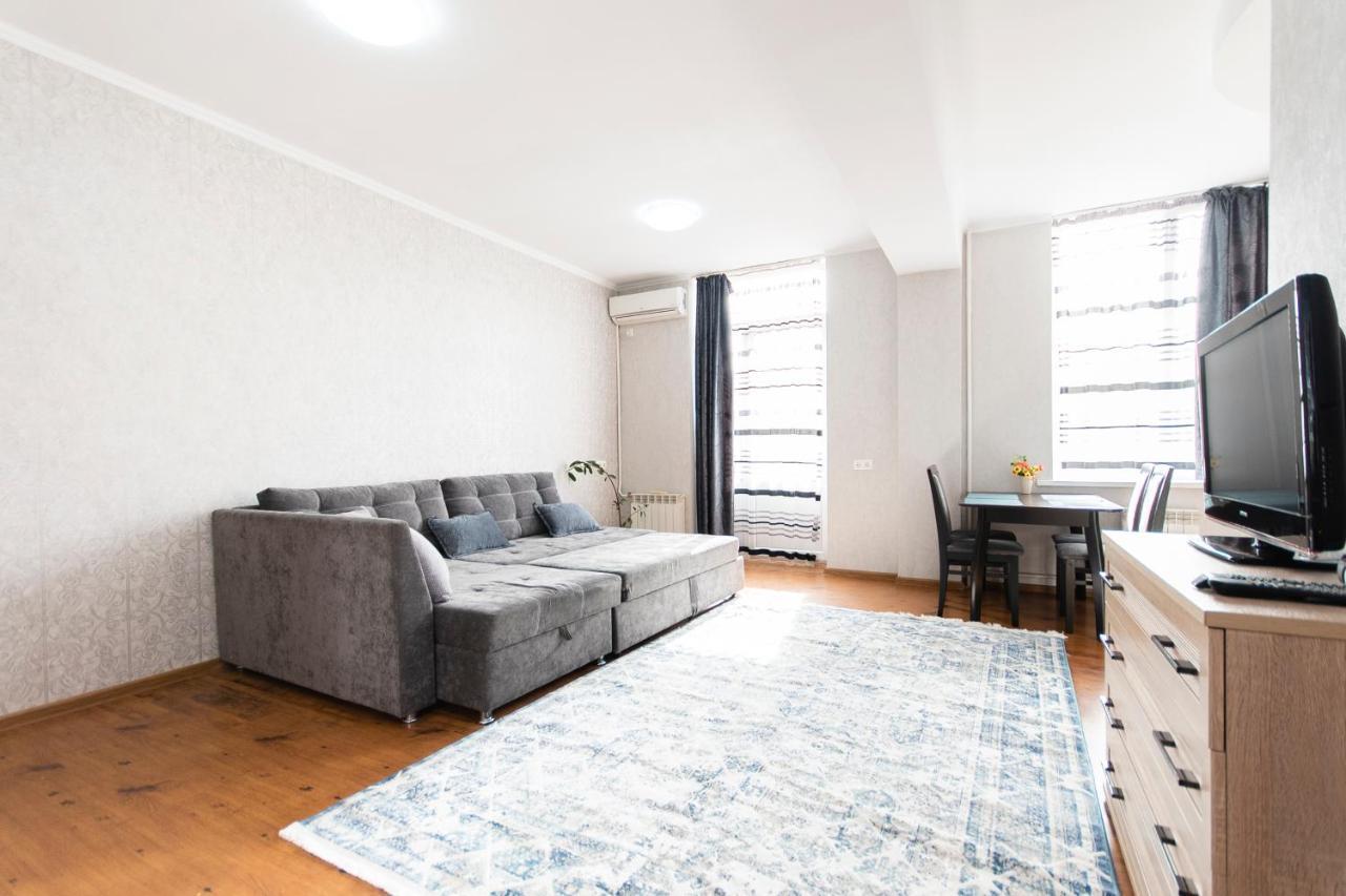 Comfortable Apartment In The Golden Square. Almaty Ngoại thất bức ảnh
