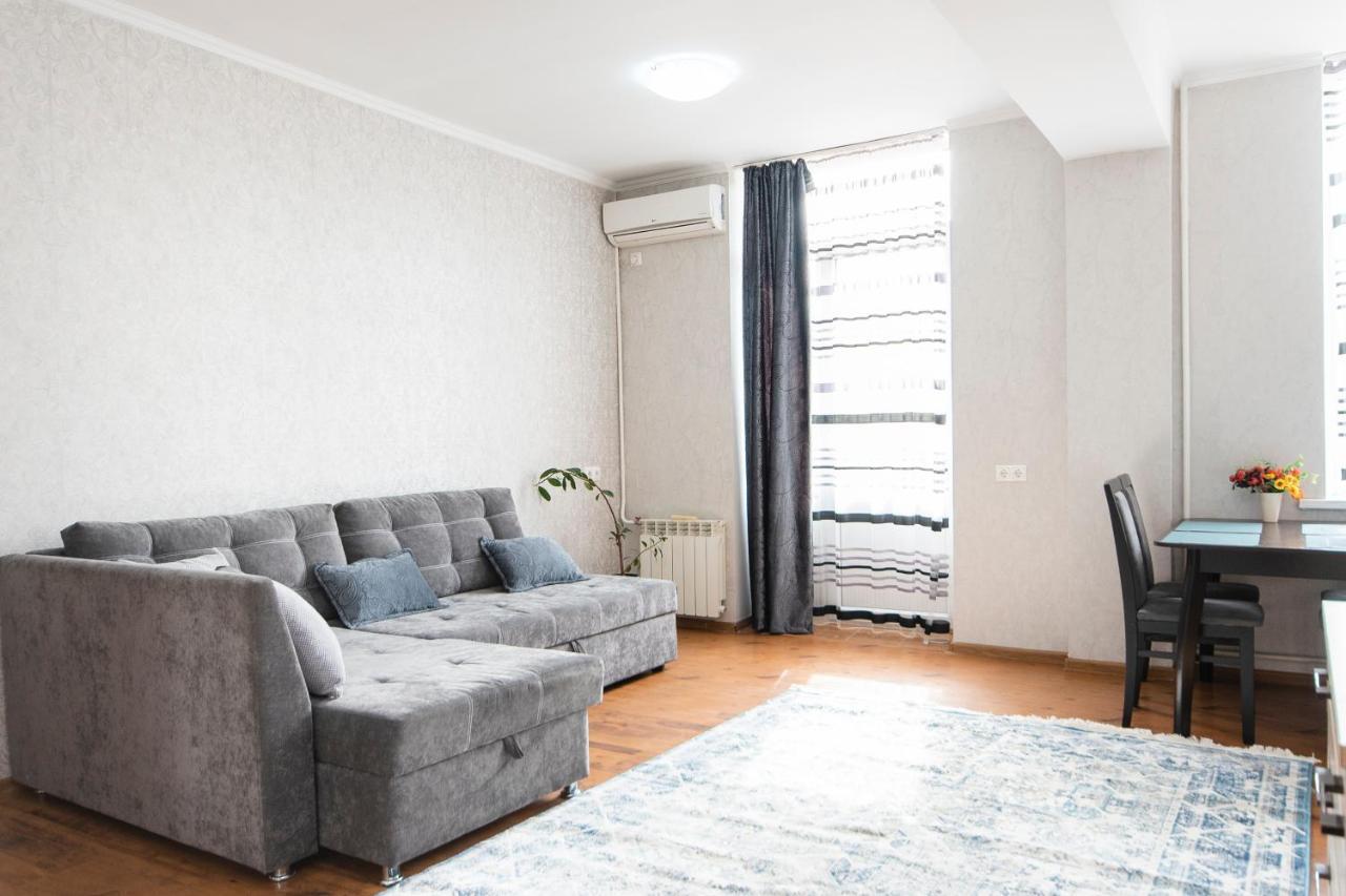 Comfortable Apartment In The Golden Square. Almaty Ngoại thất bức ảnh